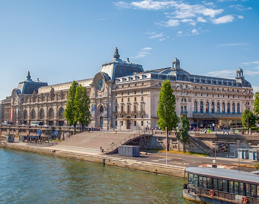 Visitors at the Orsay Museum in Paris, part of Combo: 29129 + 6235 tour package.