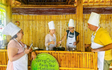 Hoi An Countryside Bicycle Tour with Tra Que Vegetable Village Farming Experience and Lunch