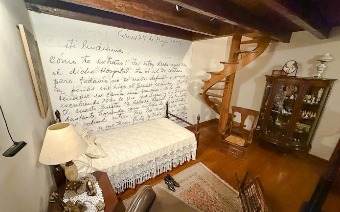 Replica bedroom in Museo Casa Kahlo, Mexico City, with Frida Kahlo's handwritten letter on the wall.