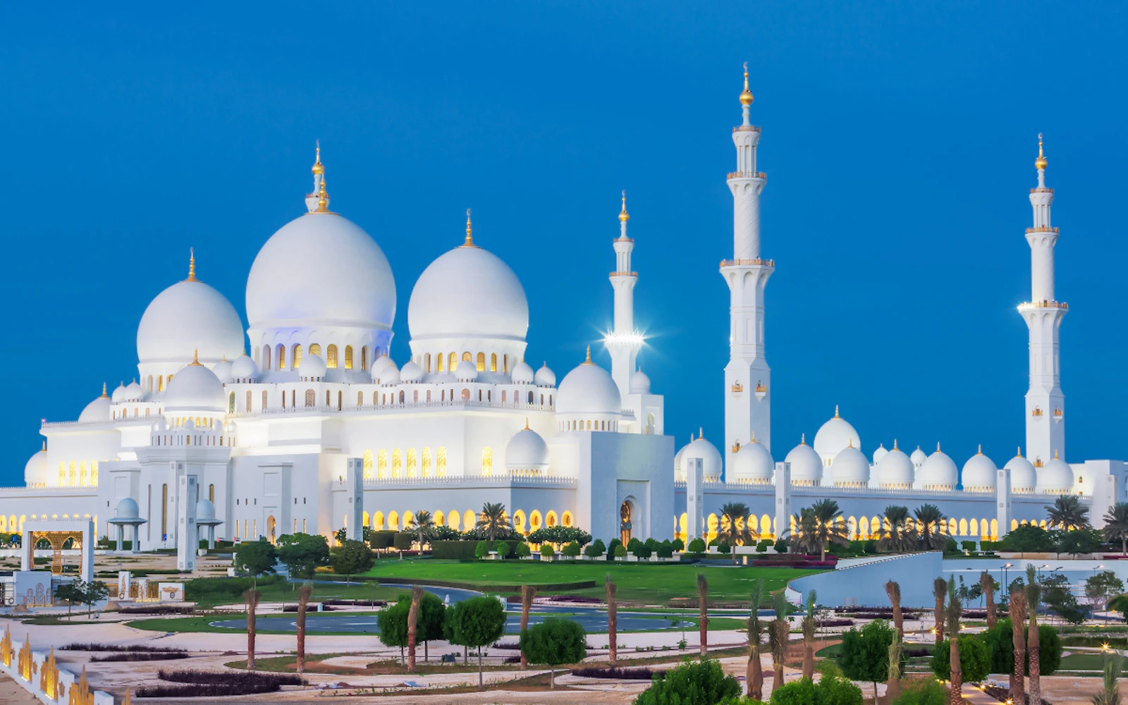 Abu Dhabi City Tour with Entry to Sheikh Zayed Grand Mosque, Qasr Al Watan & Louvre Abu Dhabi and Transfers Image 2