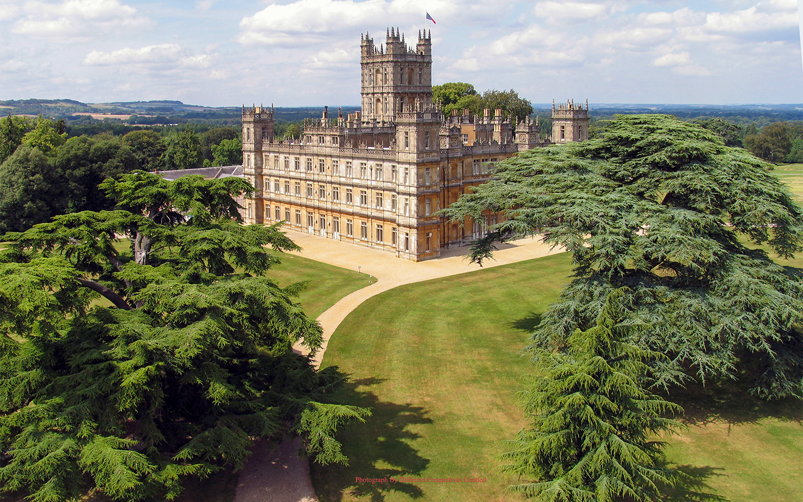 Downton Abbey: Guided Day Tour of Highclere Castle, Oxford & Bampton from London