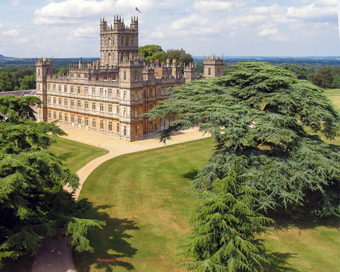 Downton Abbey: Guided Day Tour of Highclere Castle, Oxford & Bampton from London