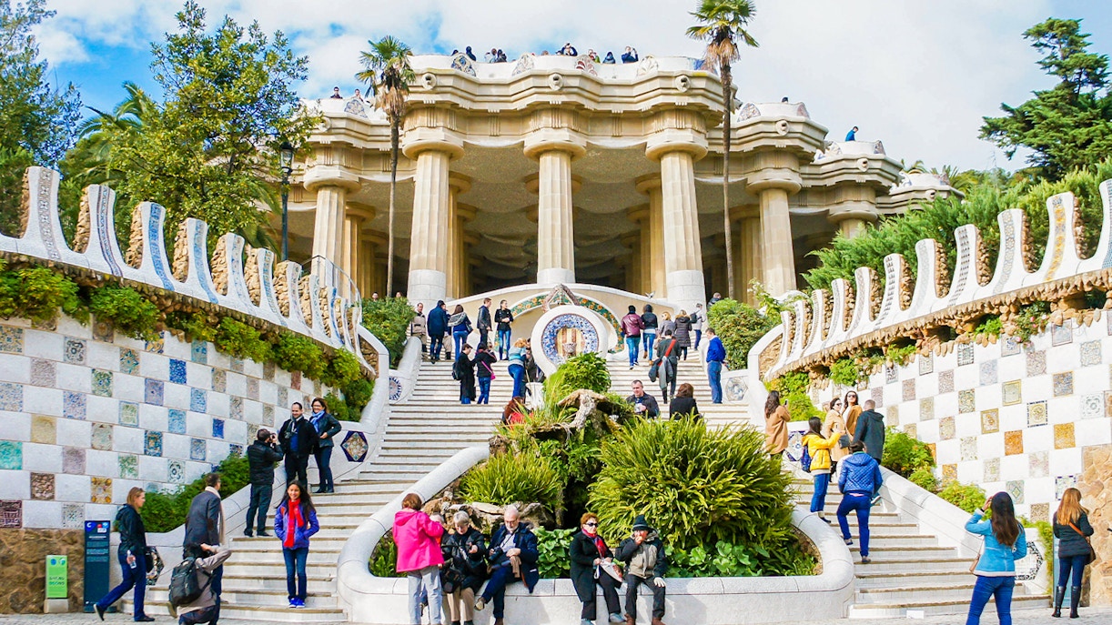 People on the stairs of Park Guell