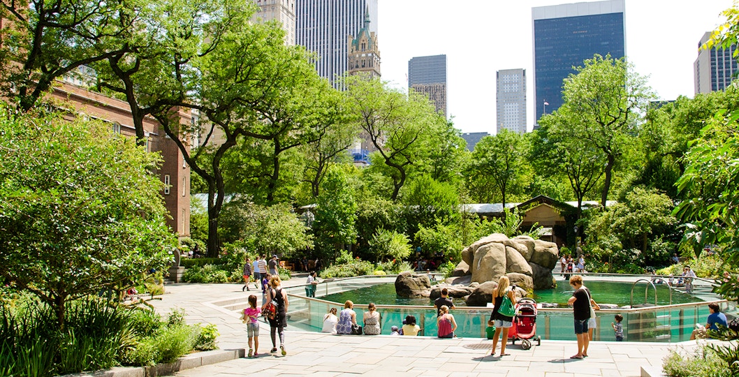 Visitors at sea lion exhibit, Central Park Zoo, New York City.