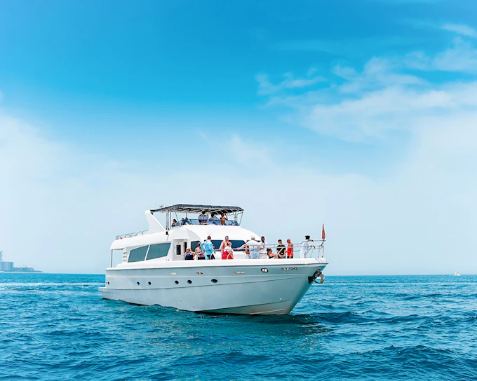 From Dubai Marina: 1-Hour Sightseeing Yacht Cruise with Panoramic Views