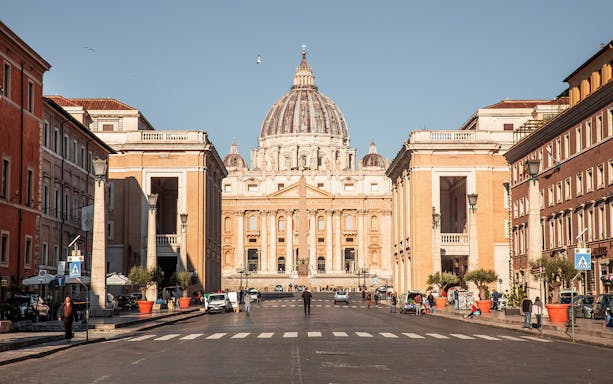 St. Peter's Basilica view from street, Rome guided minivan tour.