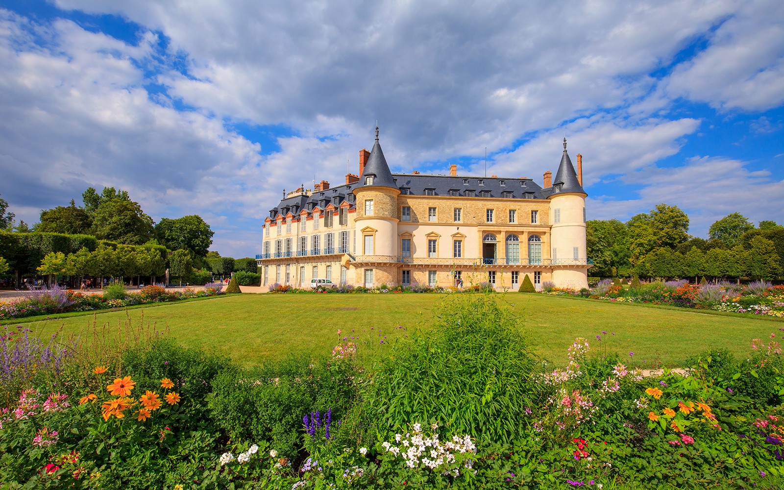 Château de Rambouillet with gardens, part of Paris City Pass tour.