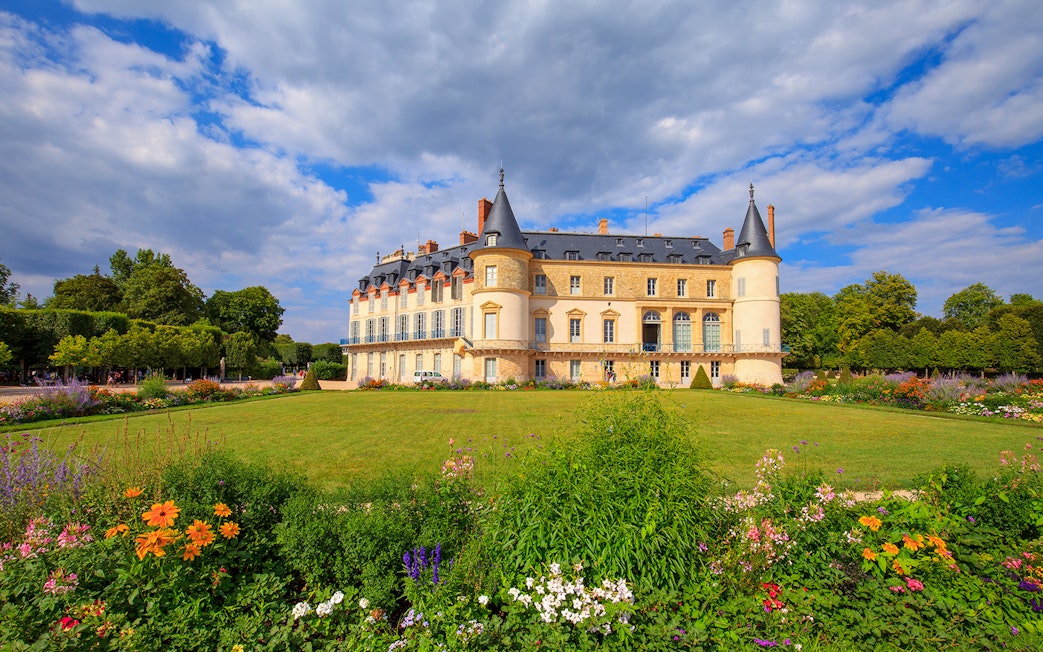 Château de Rambouillet with gardens, part of Paris City Pass tour.