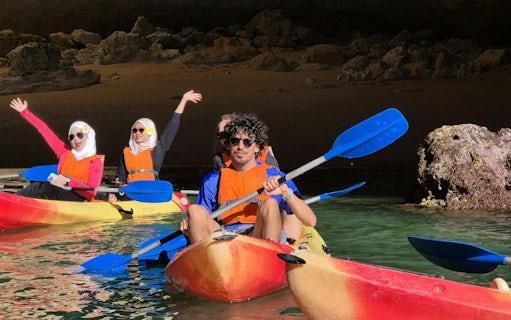 benagil : visite guidée en kayak à la découverte des grottes, des plages et des coins secrets-4