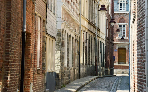Lille's Golden Hand Mystery: Self-Guided City Exploration Game