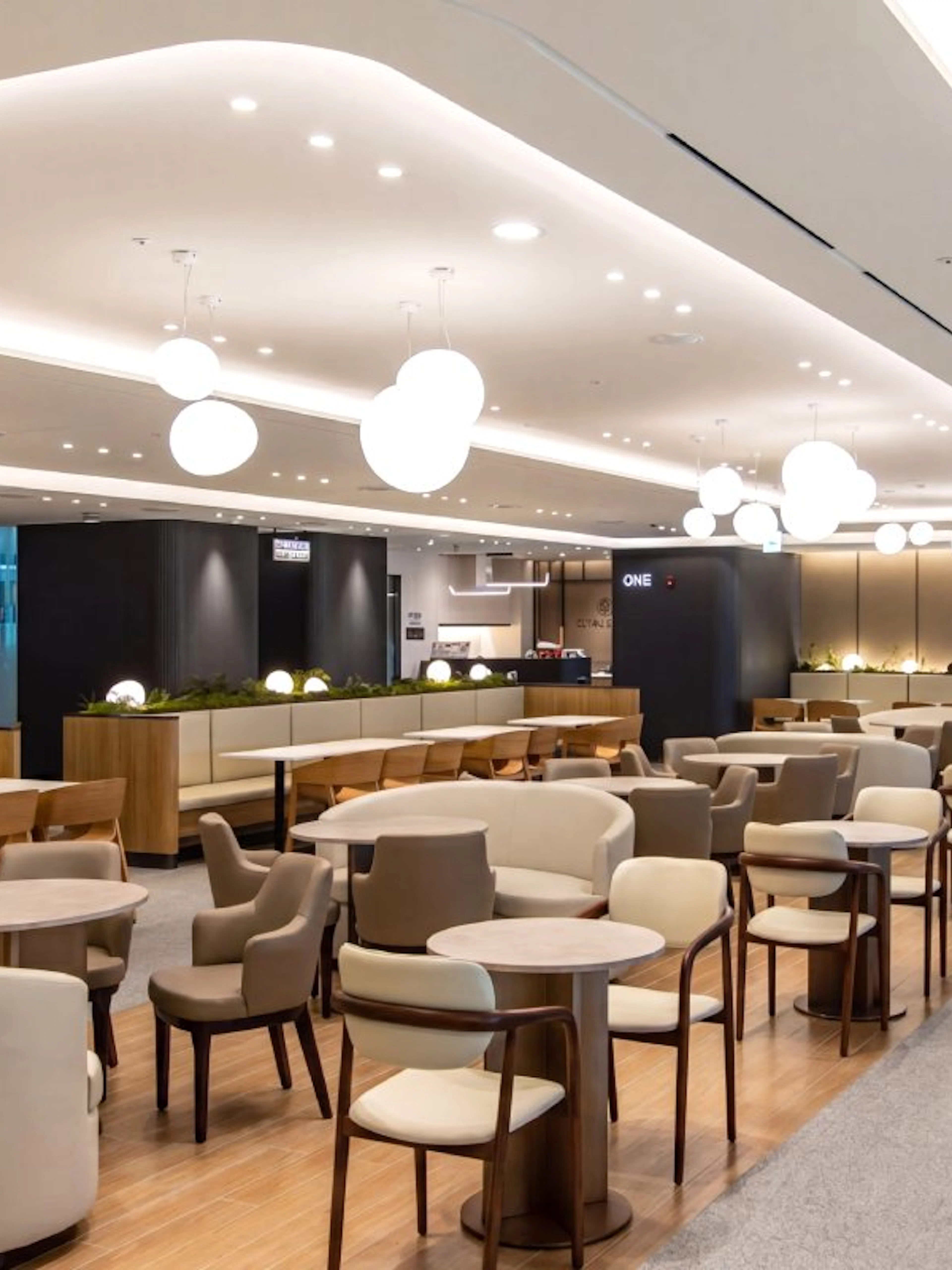 Skyhub Lounge seating area in Terminal 1, Incheon International Airport.