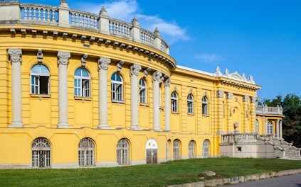 Ingresso da via Allatkerti Korut