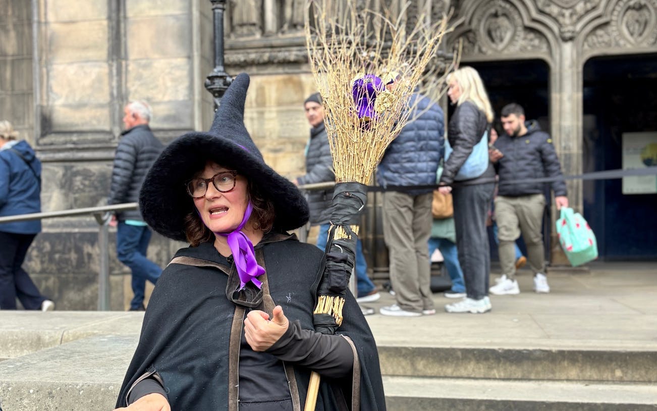 passeio a pé pelas bruxas de edimburgo e pela história assombrada-5