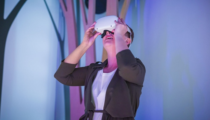 Person experiencing virtual reality at Fondation Louis Vuitton exhibit.