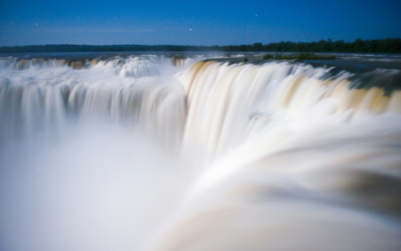 Water tumbling down from Garganta del Diablo, Iguazu Falls