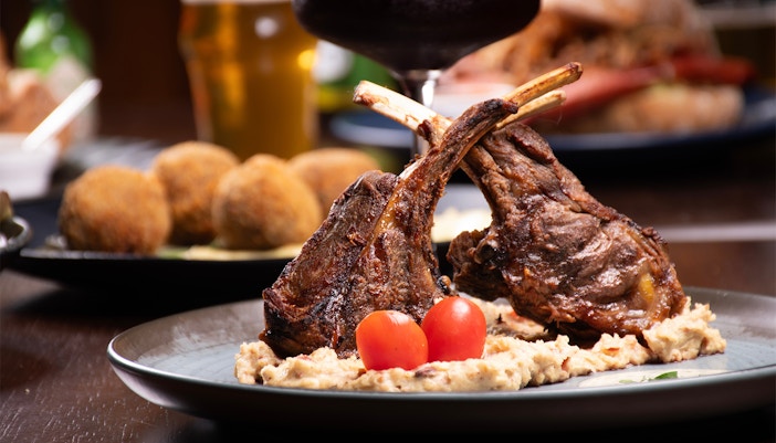 roasted lamb chops with mashed potatoes