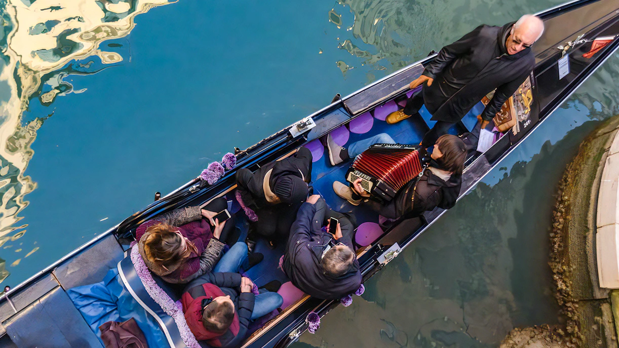 gondolier singing