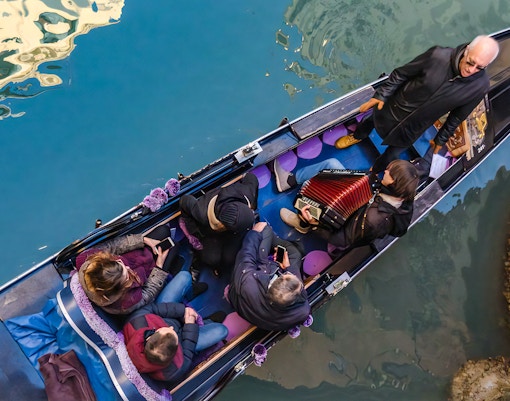 Giro in gondola a Venezia con serenata - giro gondola venezia
