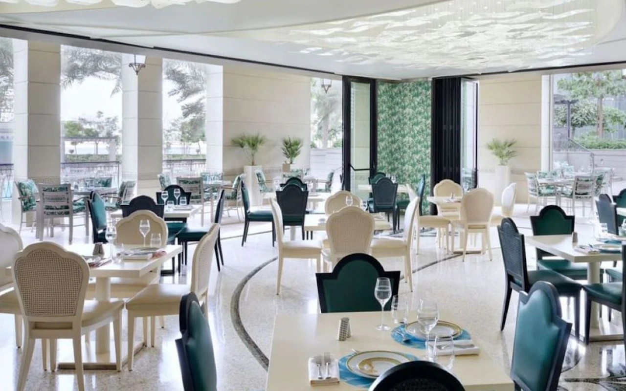 Giardino-Frühstücksbuffet: Internationales Buffet mit Live-Kochstationen und Außenterrasse — 5