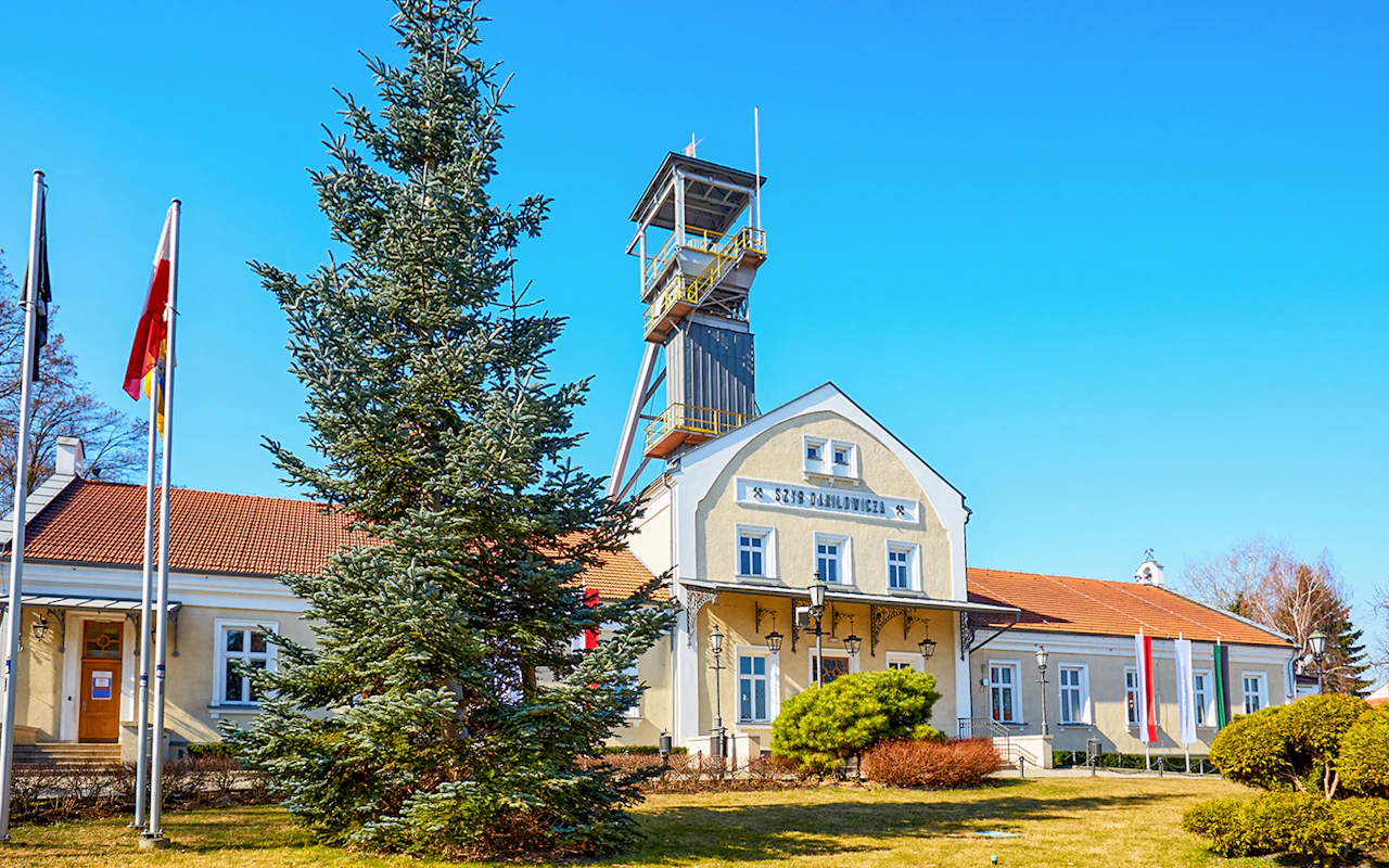From Krakow: Wieliczka Salt Mine & Oskar Schindler's Factory Guided Tour — 8