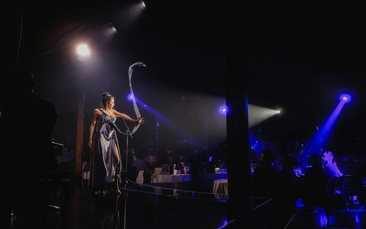 Vienna Burlesque Dinner Club allo Spiegelzelt MIRAGE con cena a più portate e festa dopo lo spettacolo — 6