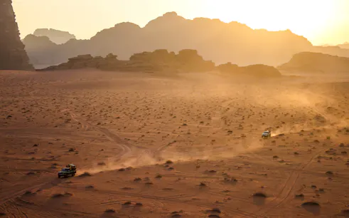wadi rum rehberli jeep turu, özel bedevi çadırında konaklama ve yemekler dahil-1