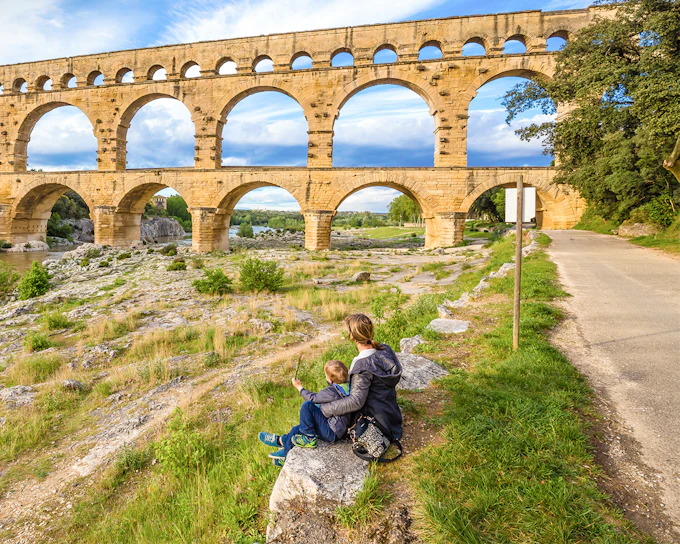From Marseille: Pont du Gard, Avignon & Châteauneuf-du-Pape Day Trip with Wine Tasting