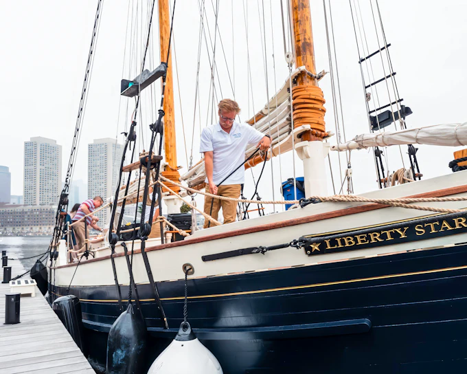 Boston: Sunday Pastry & Prosecco Sail on Boston Harbor