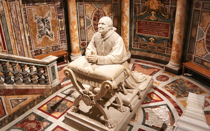 Sculpture of Pope Pius IX kneeling in front of the Holy Manger, Papal Basilica of Santa Maria Maggiore, Rome.