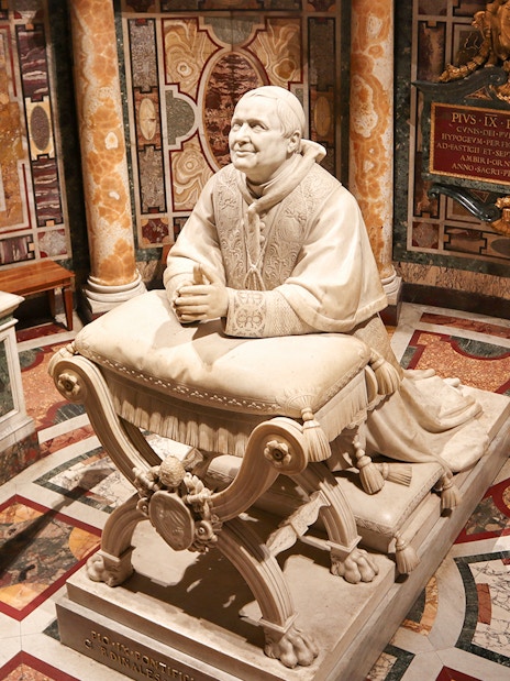 Sculpture of Pope Pius IX kneeling in front of the Holy Manger, Papal Basilica of Santa Maria Maggiore, Rome.
