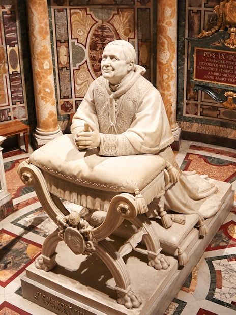 Sculpture of Pope Pius IX kneeling in front of the Holy Manger, Papal Basilica of Santa Maria Maggiore, Rome.