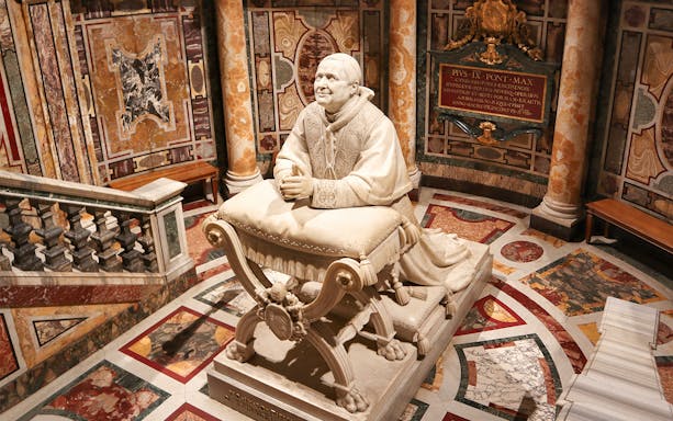 Sculpture of Pope Pius IX kneeling in front of the Holy Manger, Papal Basilica of Santa Maria Maggiore, Rome.