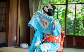 Maiko performing traditional dance in a Kyoto Zen temple.