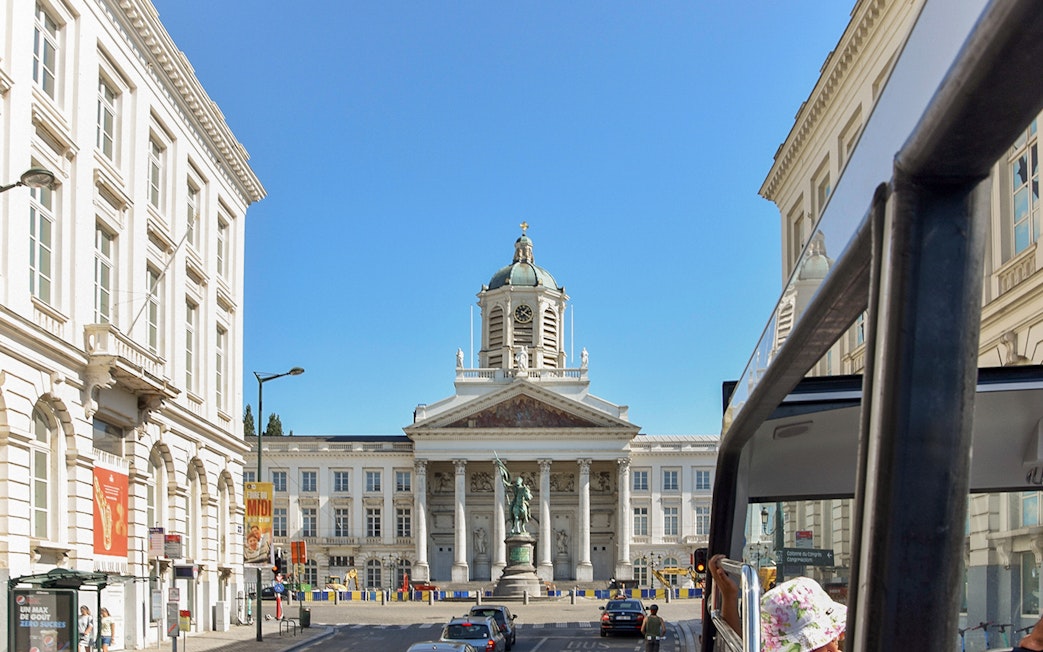 Saint Jacques-sur-Coudenberg Church in Brussels with nearby traffic and buildings.