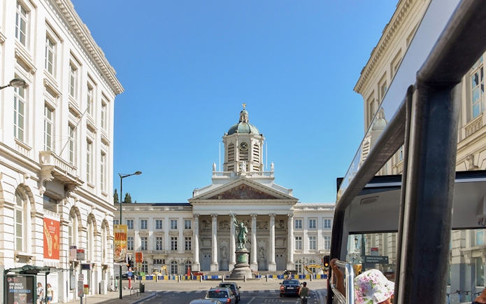Saint Jacques-sur-Coudenberg Church in Brussels with nearby traffic and buildings.