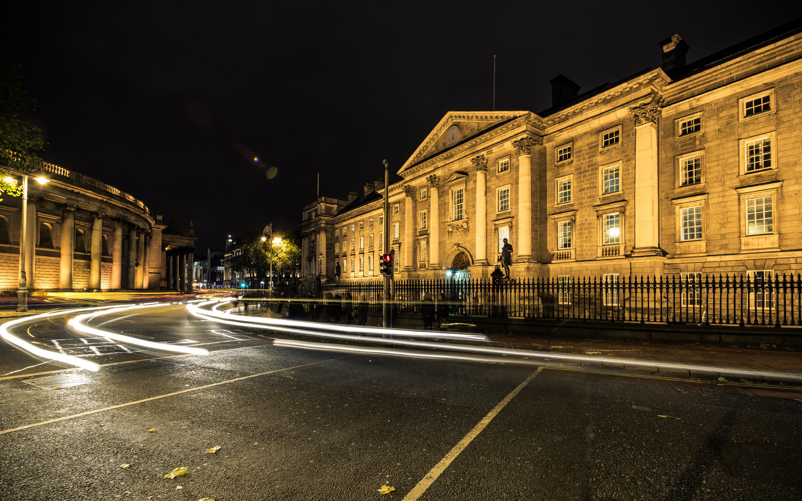 Trinity college in Dublin at night