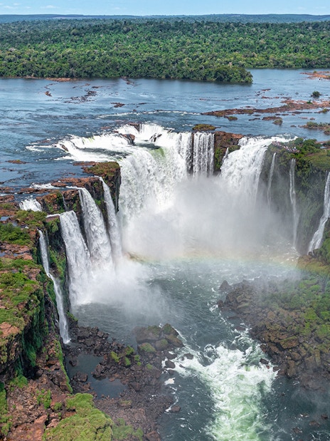 Aerial view of Iguazu Falls with cascading waterfalls and lush rainforest.