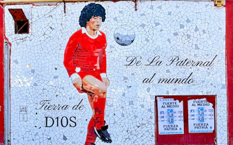 Mosaic mural of a footballer in red kit, La Paternal, Buenos Aires.