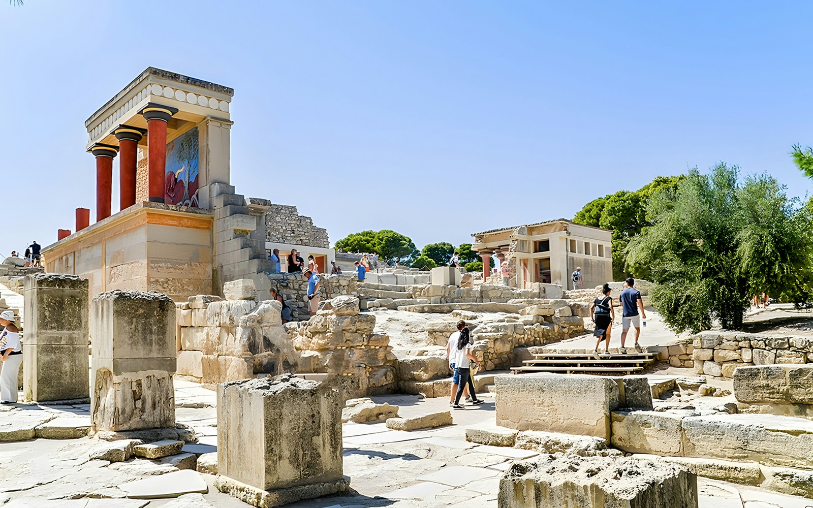 Why visit the Heraklion Palace of Knossos?