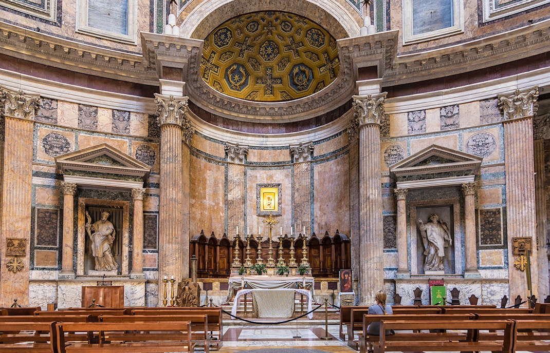 Present day altar of Patheon of Rome