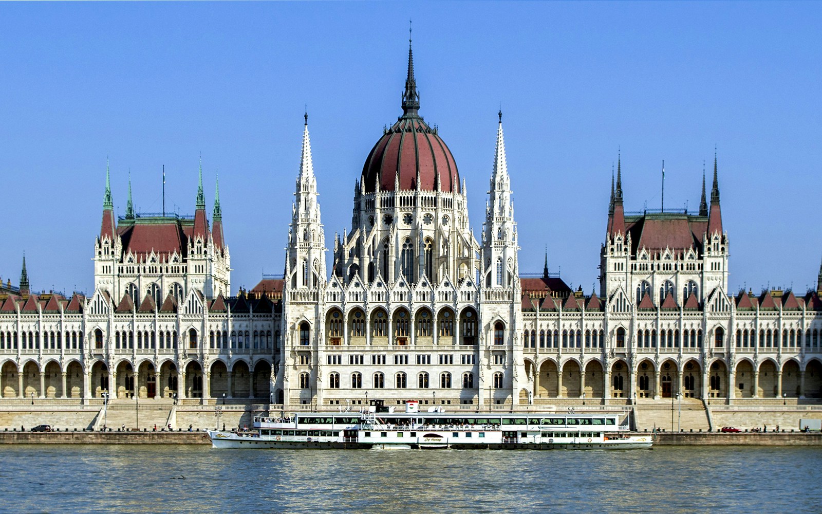 View of the cruise in front of the Budapest Parliament