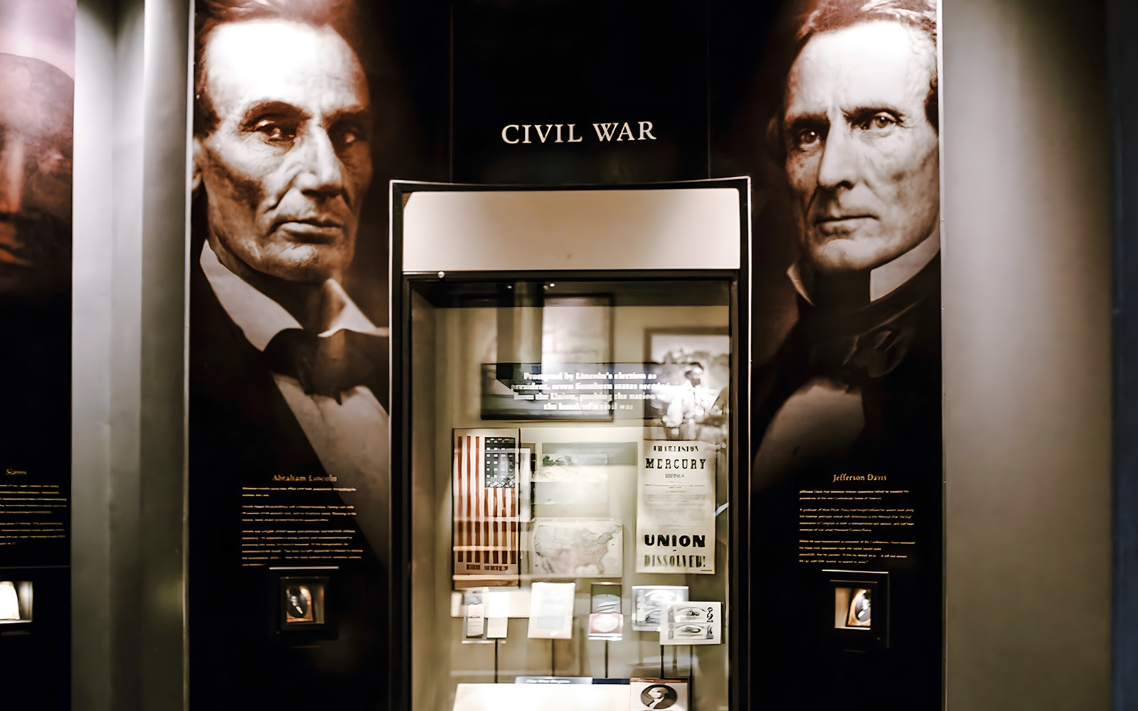 Civil War exhibit at Smithsonian National Museum of American History featuring Lincoln and Davis.