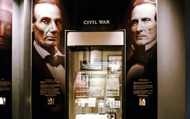 Civil War exhibit at Smithsonian National Museum of American History featuring Lincoln and Davis.