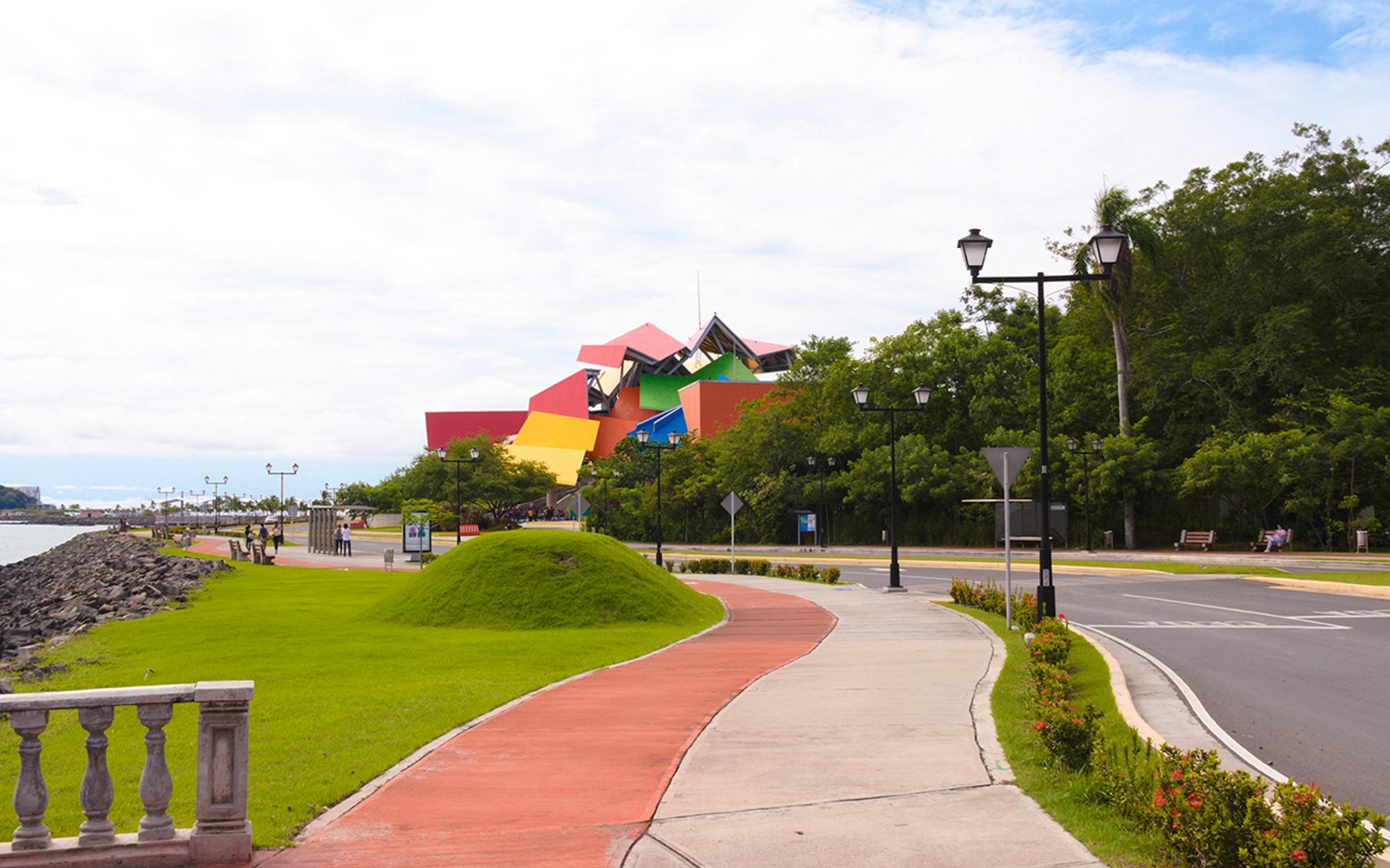 Biomuseo Panama exterior with colorful geometric architecture.