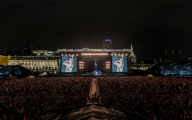 Crowd at Padang Stage concert during Formula 1 Singapore Grand Prix 2025.