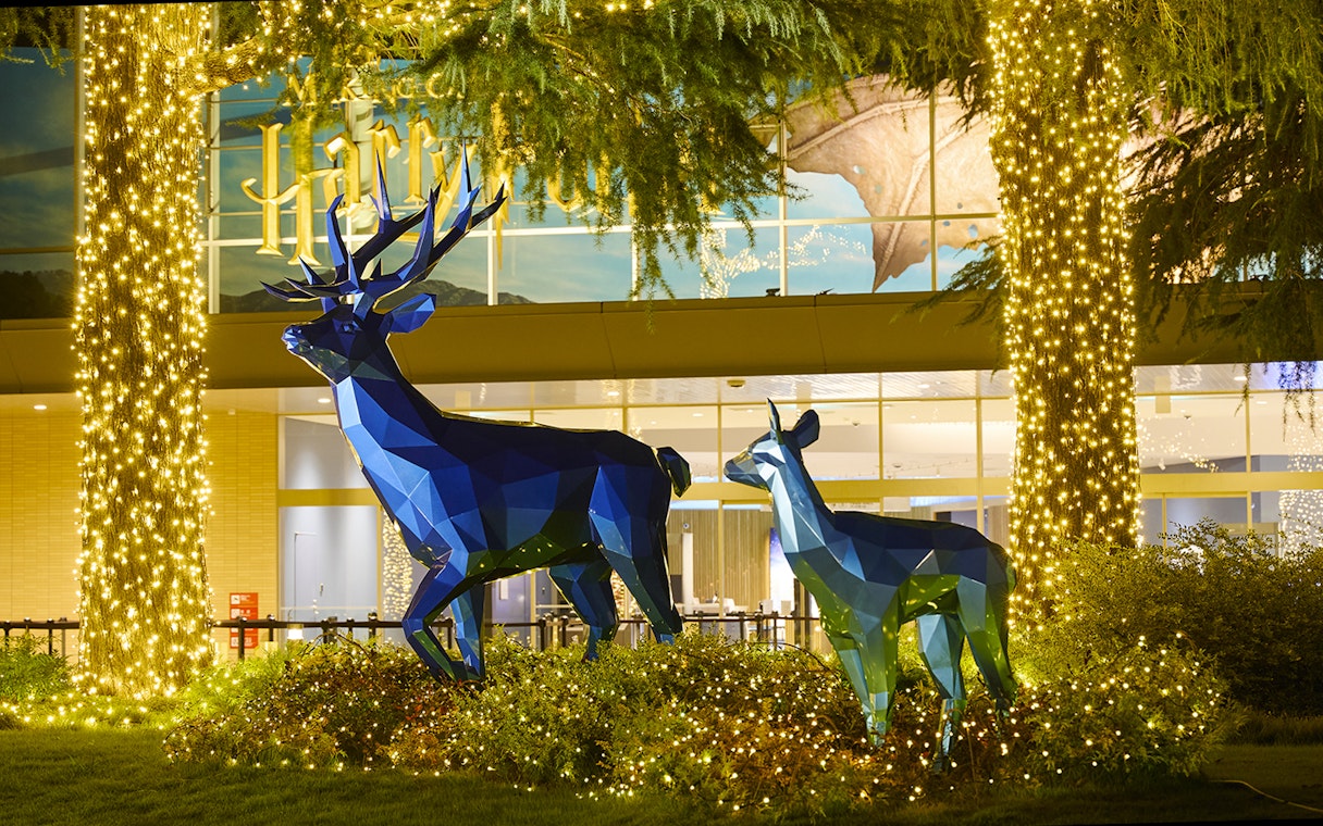 Blue stag and doe sculptures with Christmas lights at Harry Potter Studio Tour Tokyo.