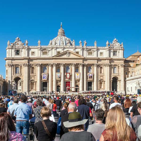 Papal Audience Viewing Experience showcasing the Pope greeting a crowd at the Apostolic Palace in Vatican City