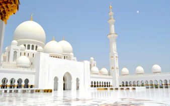 Sheikh Zayed Grand Mosque domes and minaret, Abu Dhabi sightseeing tour.
