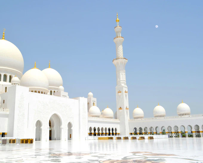 From Dubai: Abu Dhabi City Tour with Sheikh Zayed Grand Mosque and BAPS Hindu Mandir