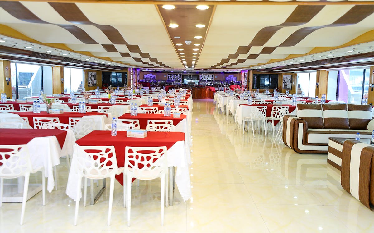 lotus mega yacht dinner cruise in dubai-8 lotus mega yacht dinner cruise in dubai-8